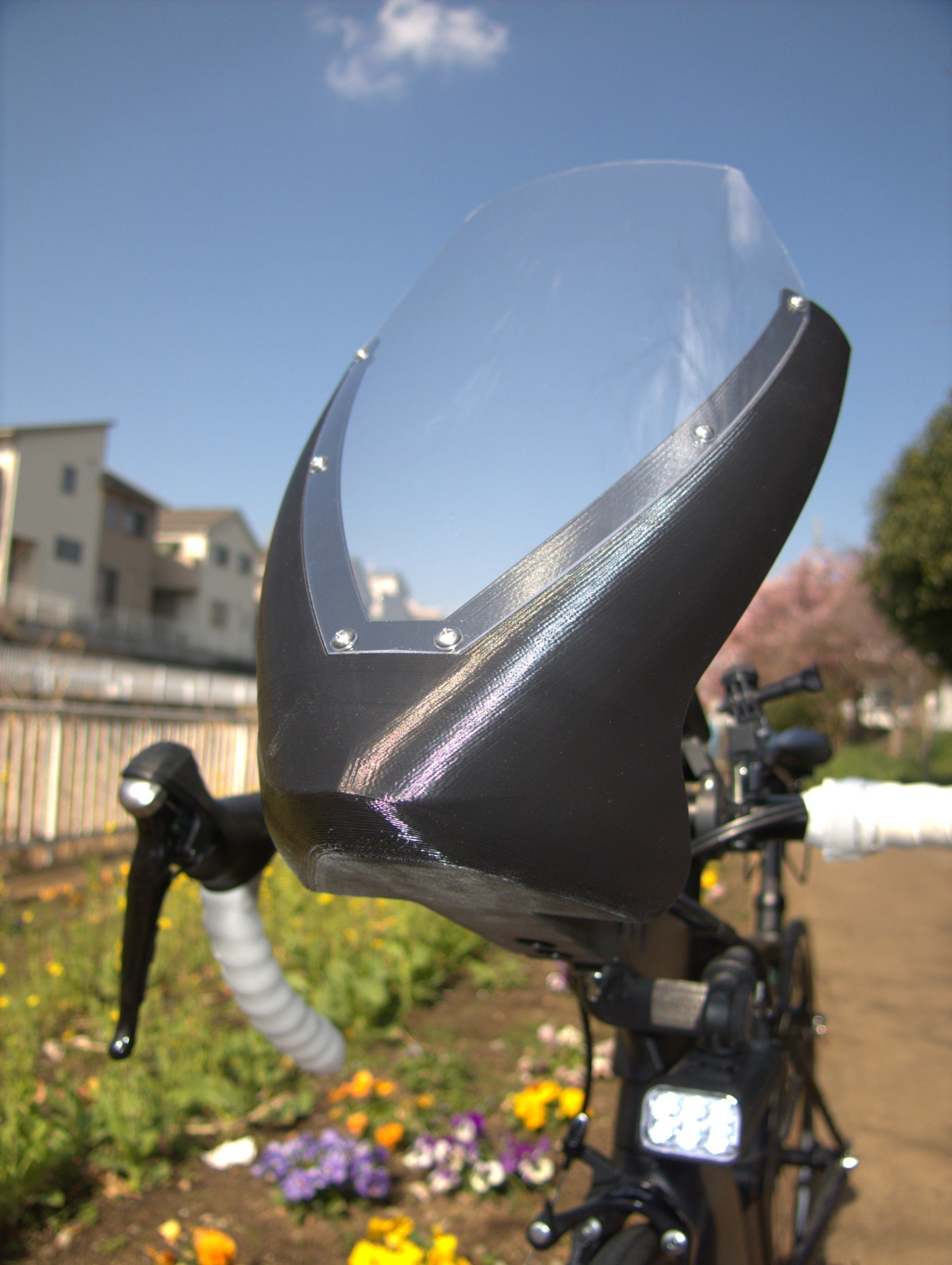 空気抵抗を軽減するクールな自転車用エアロパーツを、自転車好きの 