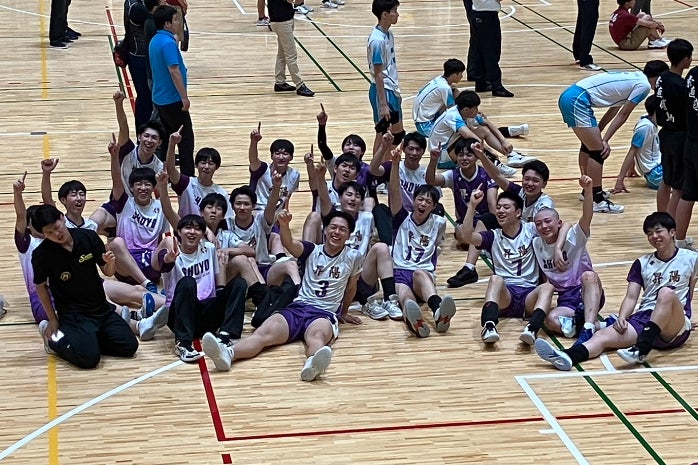 昇陽高校バレー部Tシャツ 繋ぐ』バレーで全国へ昇陽高等学校男子バレーボール部応援プロジェクト