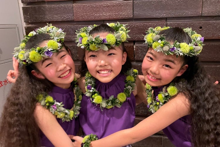 小学生フラダンサー3人の挑戦！ハワイ・カウアイ島の舞台で夢を叶え