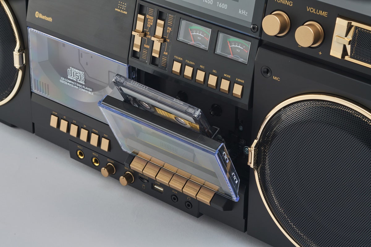 Bluetoothでスマホの音楽も再生できる「俺たちの青春ドデカCDラジカセ