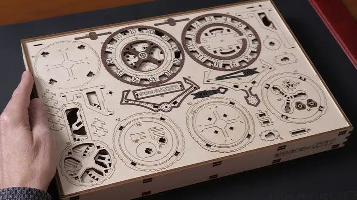 壁時計素朴な木材非刻むバッテリー 電池不要！自分の手で組み立て＆動かして楽しむ木製壁掛け時計