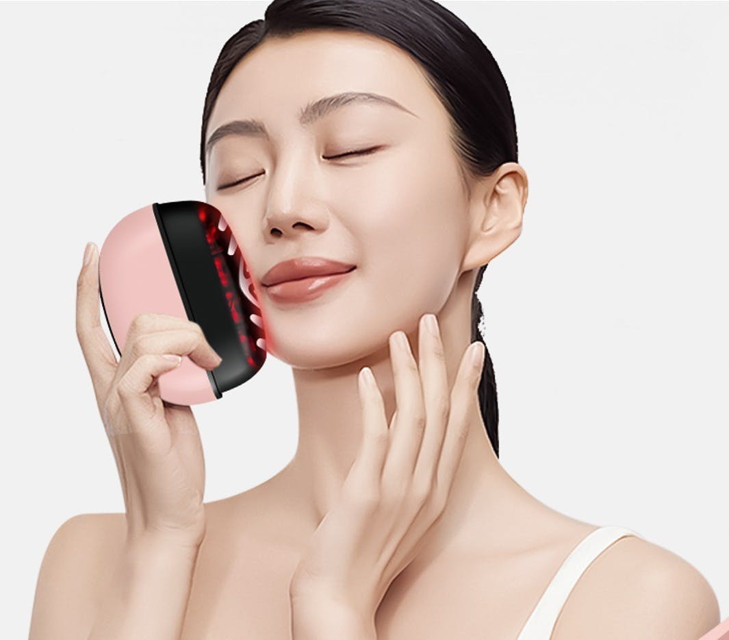 ヒト幹細胞順化培養美容液】限定32セット専用美顔器付クリニック級ケア