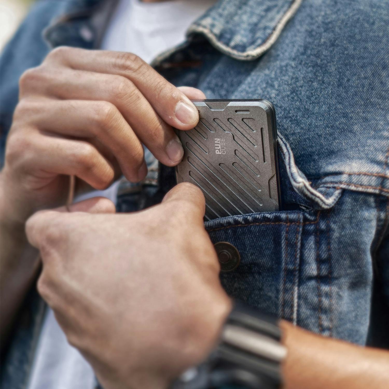 遊び心と機能美が融合した、支払いをショーに変える、大人のための新世代ウォレット - CAMPFIRE (キャンプファイヤー)