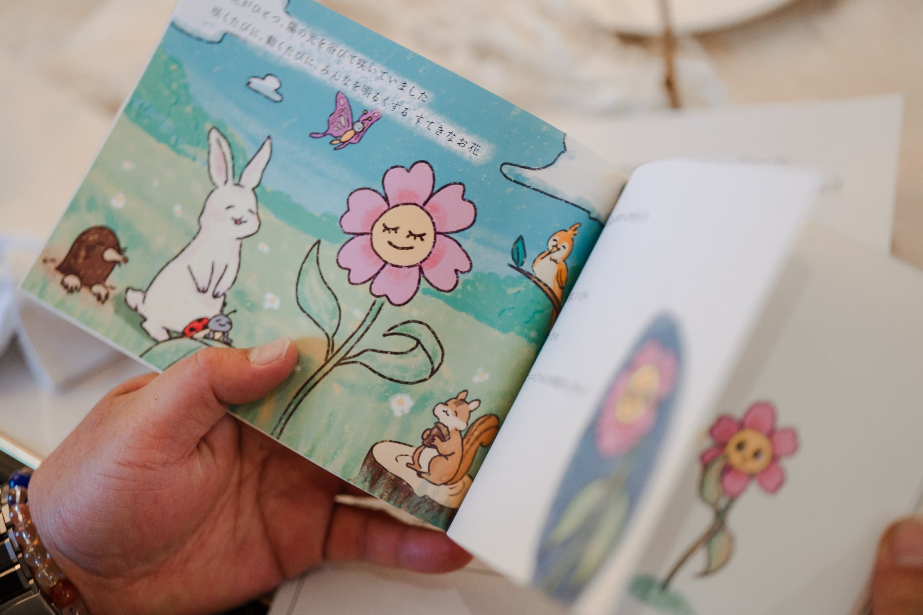自分らしく生きていい。絵本「はなとハチドリ」を出版しLGBTQ＋の若者