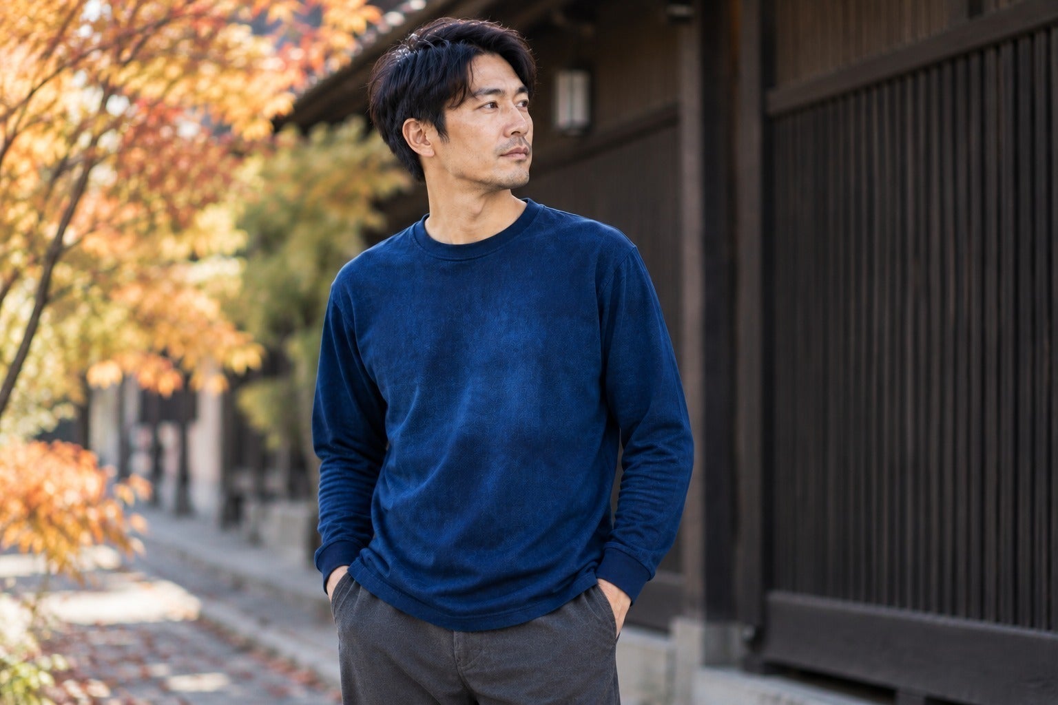 勝色を、日常に。」職人が染め上げる武州正藍染のロングスリーブT