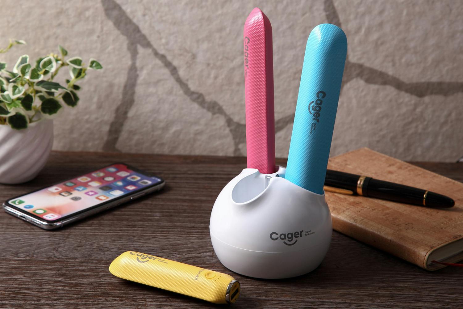 充電も持ち運びもコンパクト シェアするモバイルバッテリー 3本まとめて充電 Campfire キャンプファイヤー 充電も持ち運びもコンパクト シェアするモバイルバッテリー 3本まとめて充電 Campfire キャンプファイヤー