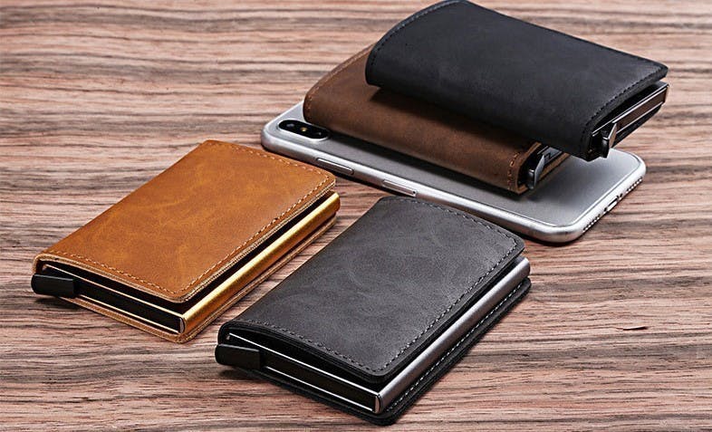 カードが自動で並ぶ シンプルな 本格革 の スタイリッシュ なスマート財布 Campfire キャンプファイヤー カードが自動で並ぶ シンプルな 本格革 の スタイリッシュ なスマート財布 Campfire キャンプファイヤー
