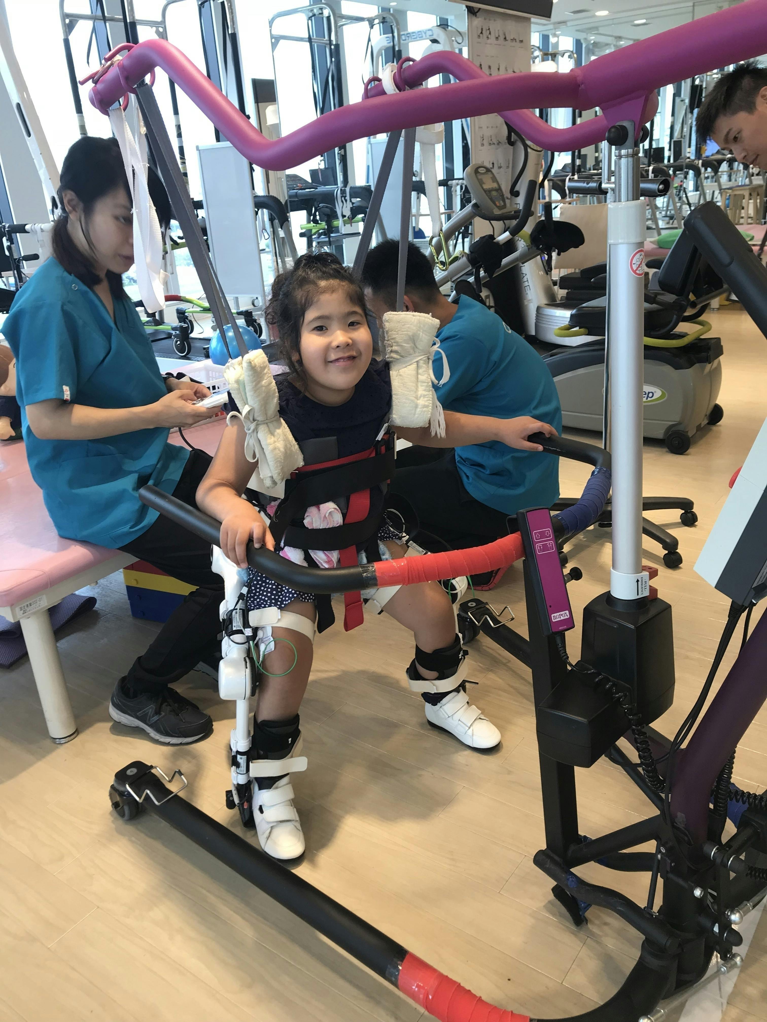 二分脊椎症の娘に 足漕ぎ車椅子で 自信と体力を付けさせたい Campfire キャンプファイヤー 二分脊椎症の娘に 足漕ぎ車椅子で 自信と体力を付けさせたい Campfire キャンプファイヤー