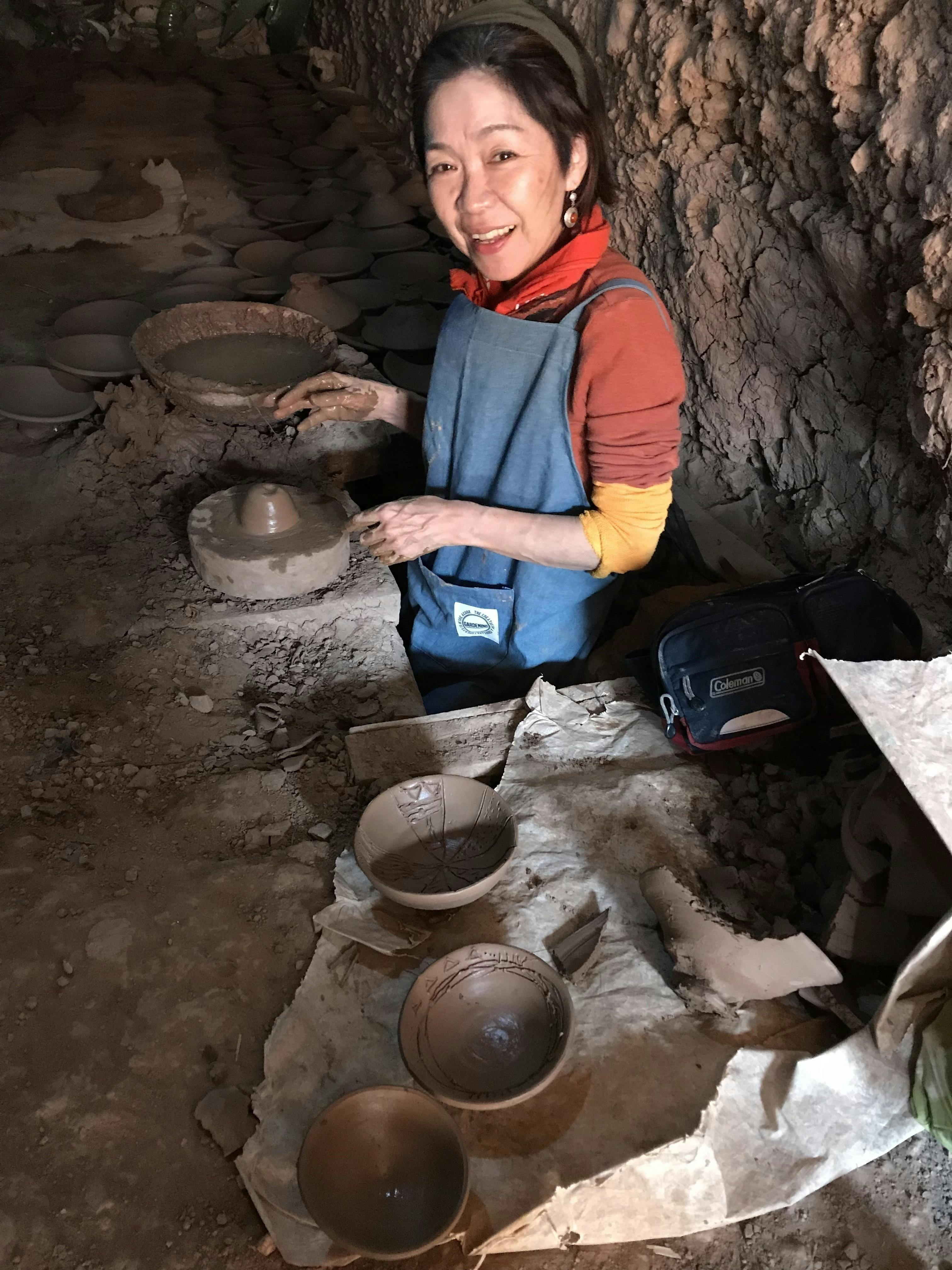 アフリカで唯一の日本人陶芸家'”窯