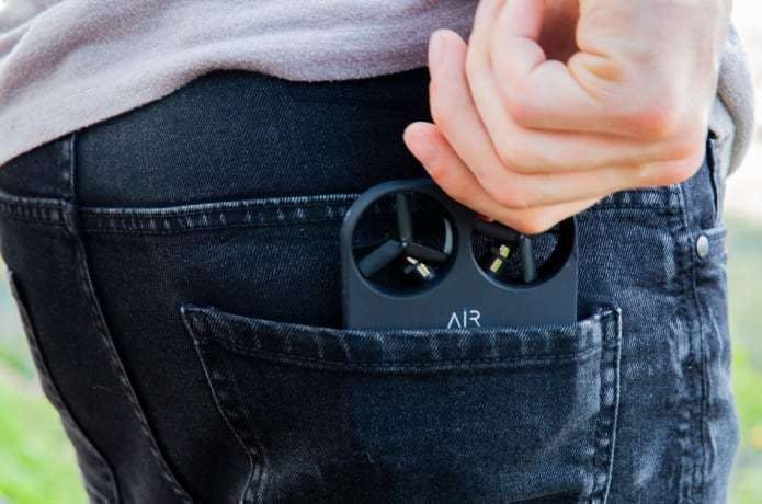 世界最小の飛行カメラ「AIR PIX」ポケットサイズのあなた専用カメラマン！