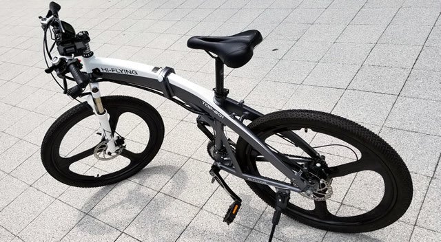 空飛ぶ自転車？持ち運べる大人のタフ＆ワイルド！折りたたみ式【電動