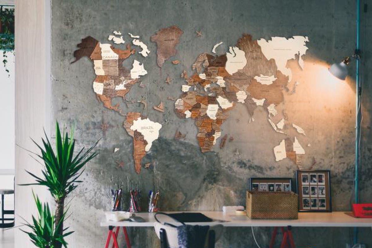 (キャンプファイヤー)　インテリアで世界を旅しよう！木材製の高級ウォールアート「3D世界地図」　CAMPFIRE