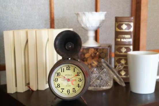 創業110年の時計メーカーが作る復刻版目覚まし時計ビューグル