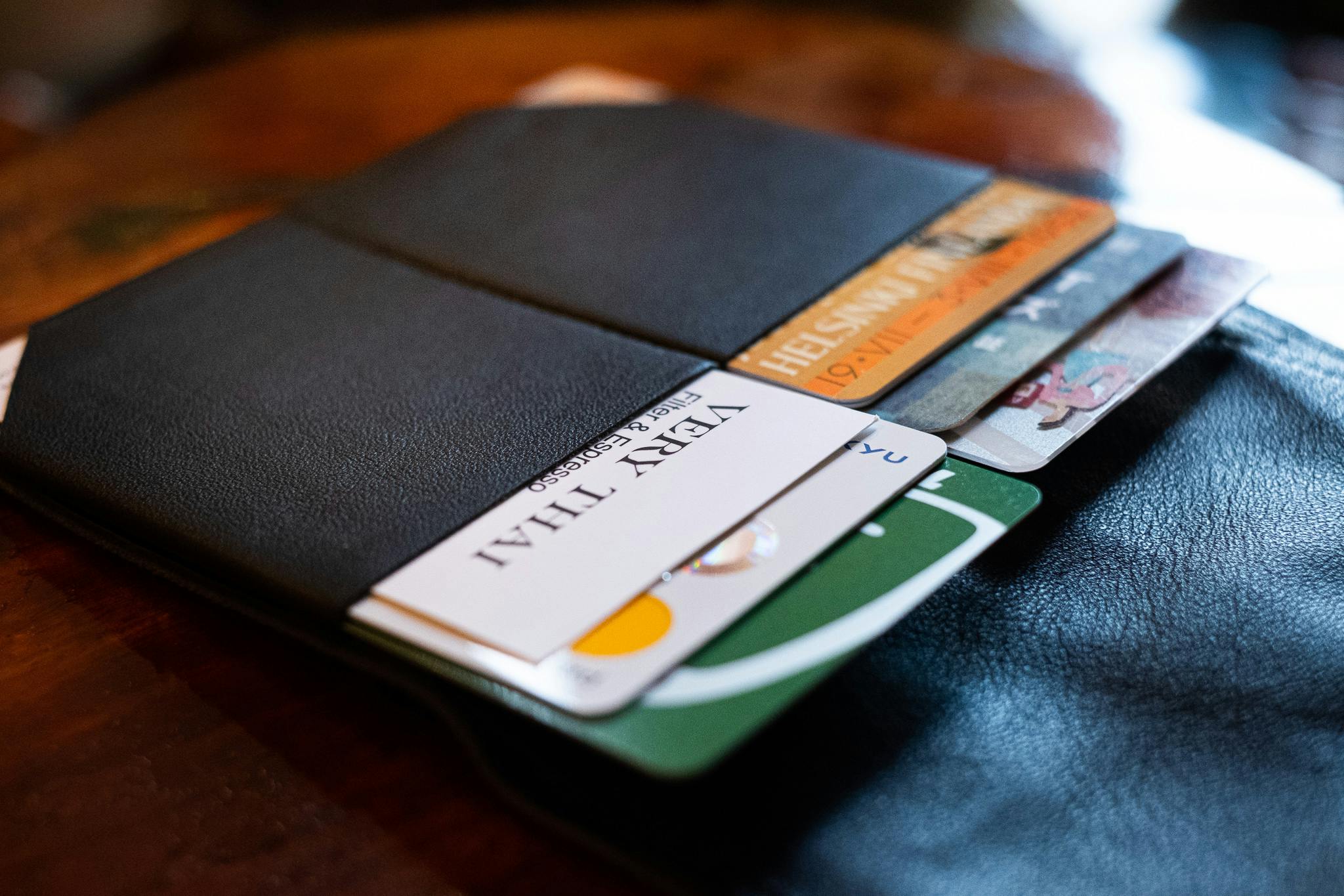 薄さ6mm！カード・硬貨を入れてもかさばらない革新的な財布「Tenuis3 ...