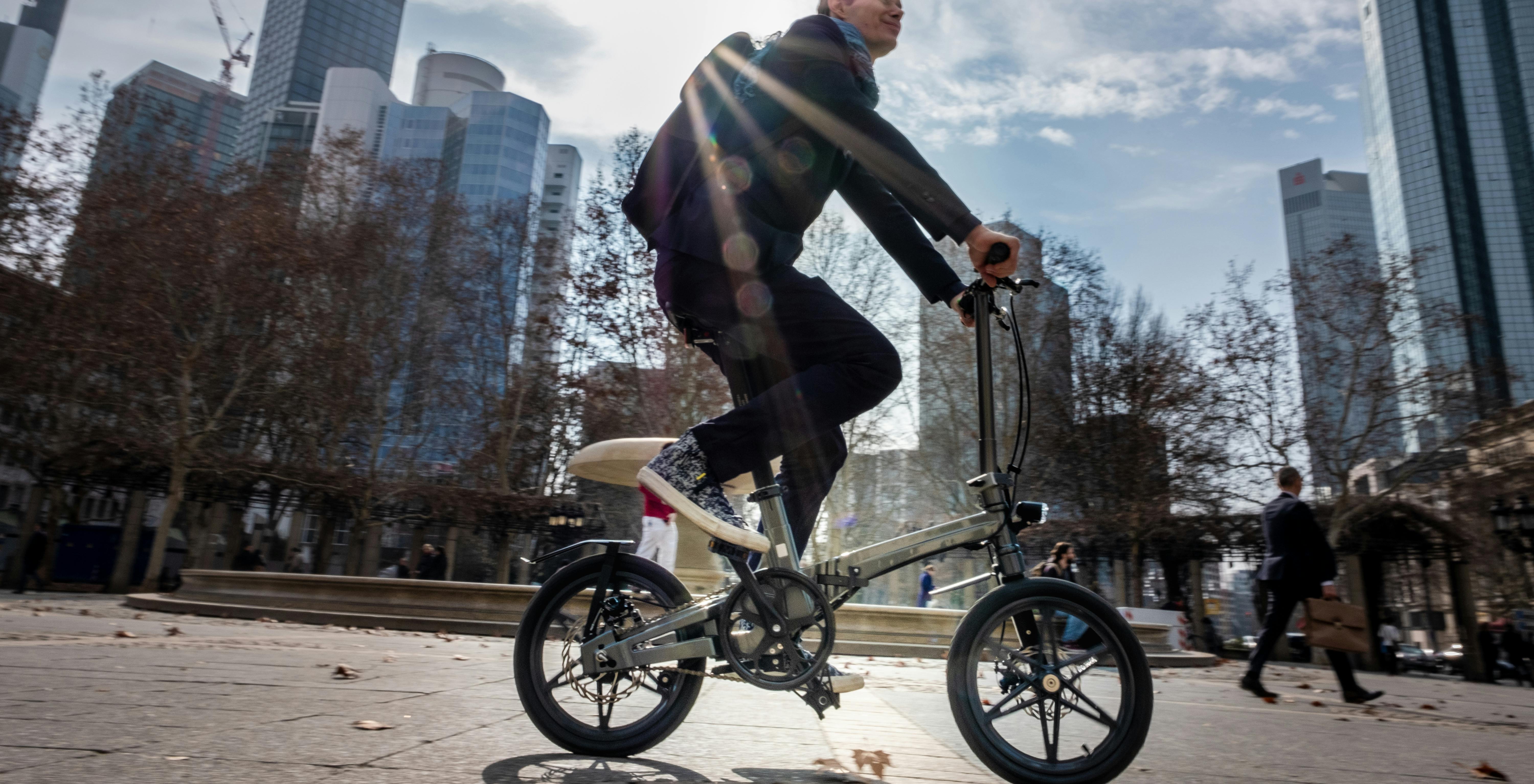 折り畳み電動アシスト自転車THE ONE - 自転車本体