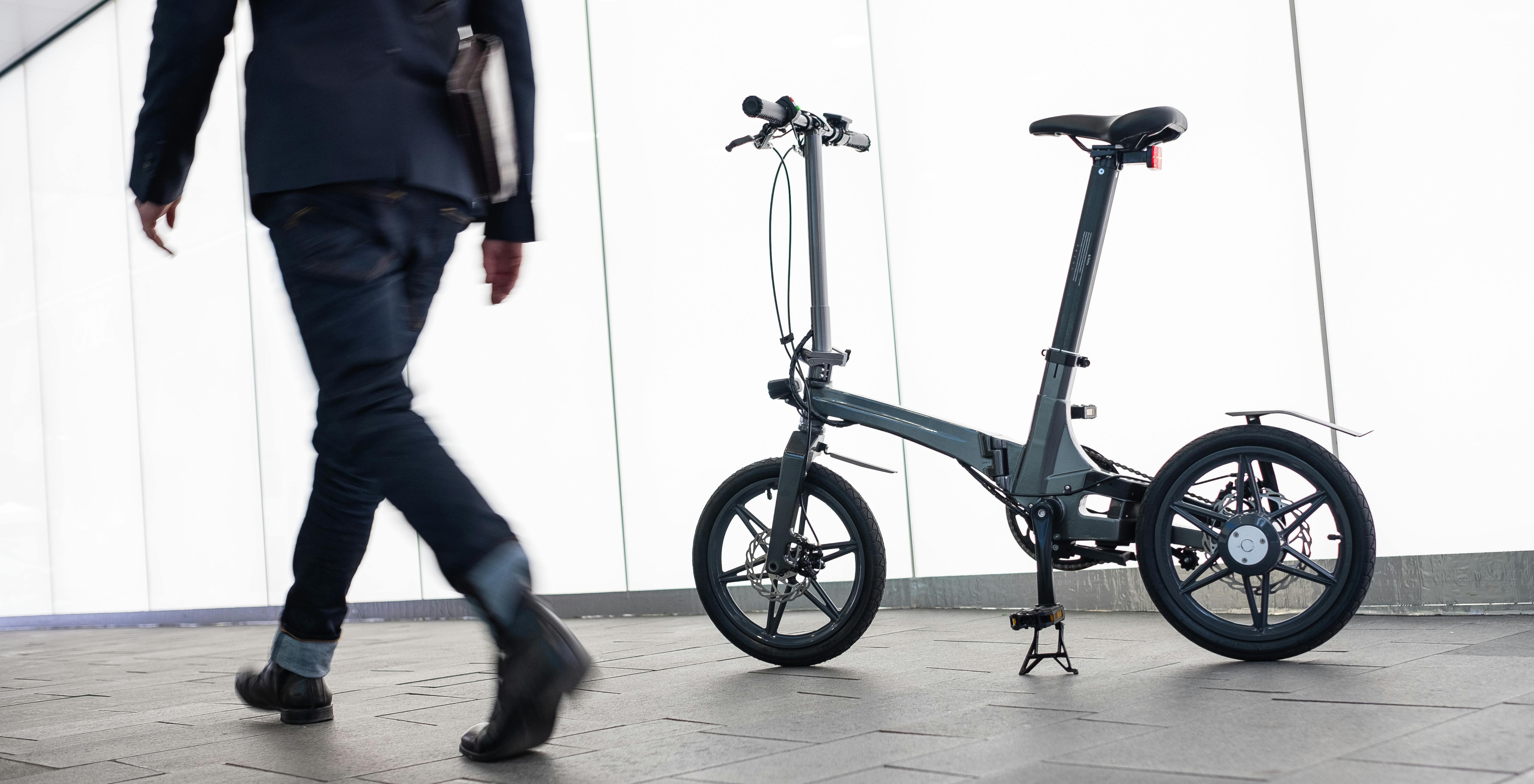 「THE ONE」超軽量！次世代折りたたみ式電動アシスト自転車