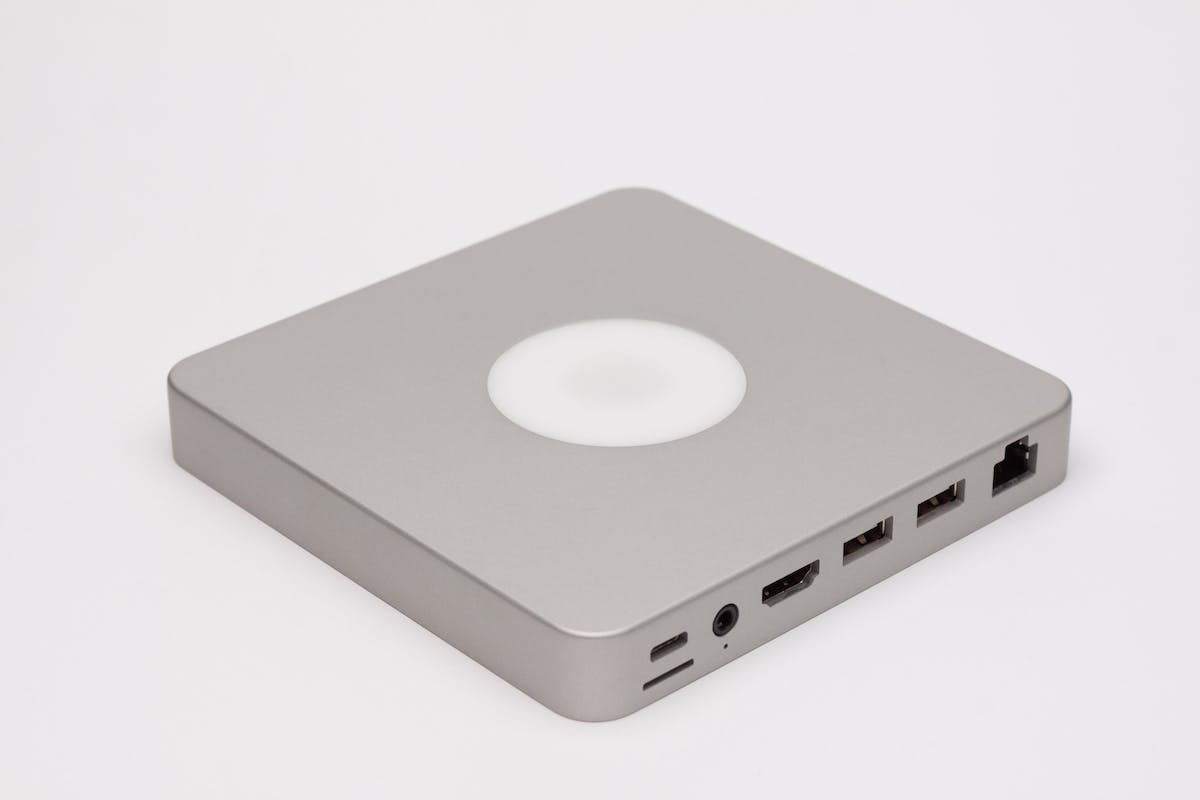 Appleデバイスのためのポータブルワイヤレスハブ「DoBox」