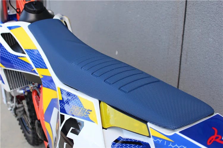 2ストロークバイクの楽しさを味わおう 高性能低価格125ccオフロードバイク Campfire キャンプファイヤー 2ストロークバイクの楽しさを味わおう 高性能低価格125ccオフロードバイク Campfire キャンプファイヤー