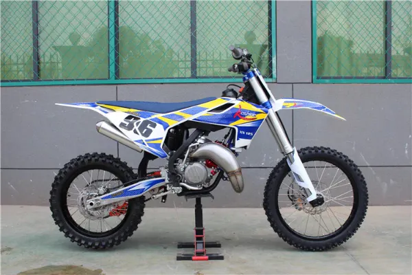 2ストロークバイクの楽しさを味わおう 高性能低価格125ccオフロードバイク Campfire キャンプファイヤー 2ストロークバイクの楽しさを味わおう 高性能低価格125ccオフロードバイク Campfire キャンプファイヤー