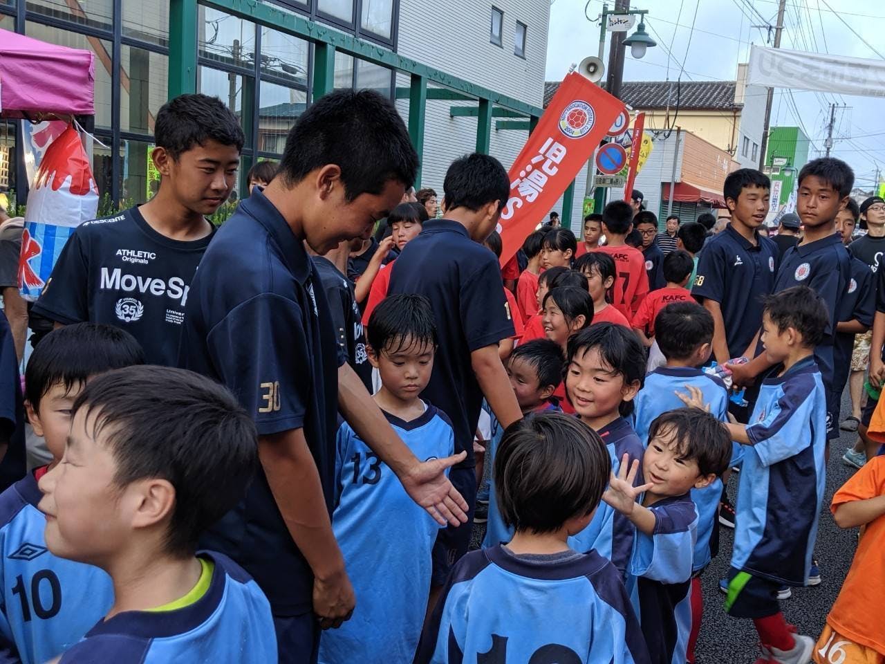 サッカー少年シャワーバスキャンプ 