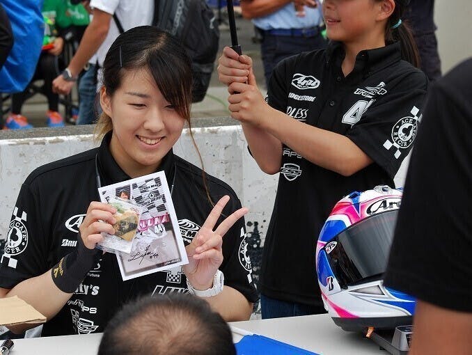 男性ばかりの大型バイクレースに唯一の女性として挑戦する平野ルナの 夢 を応援 Campfire キャンプファイヤー 男性ばかりの大型バイクレースに唯一の女性として挑戦する平野ルナの 夢 を応援 Campfire キャンプファイヤー