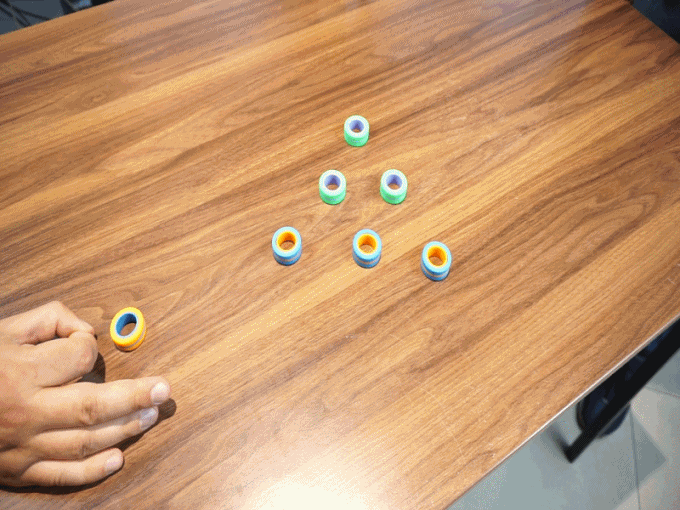 ハンドスピナーの次はこれだ 磁石付リングで遊び方無限大 新世代の手遊びトイ Campfire キャンプファイヤー ハンドスピナーの次はこれだ 磁石付リングで遊び方無限大 新世代の手遊びトイ Campfire キャンプファイヤー