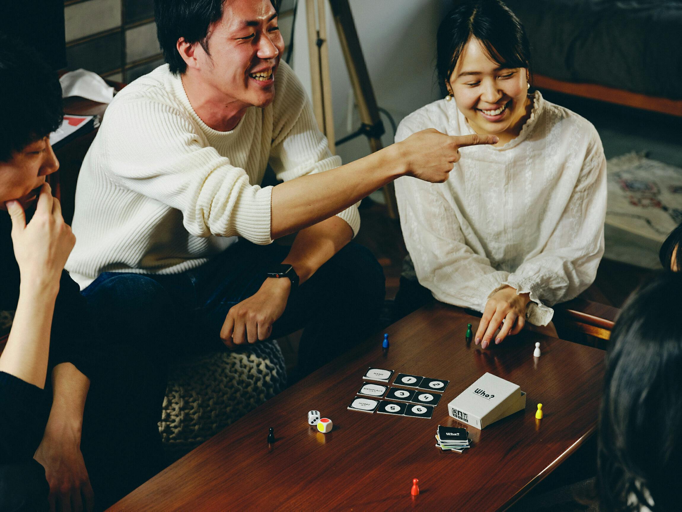 初めまして をゲームに 10分で打ち解けるコミュニティボードゲーム Who Campfire キャンプファイヤー 初めまして をゲームに 10分で打ち解けるコミュニティボードゲーム Who Campfire キャンプファイヤー