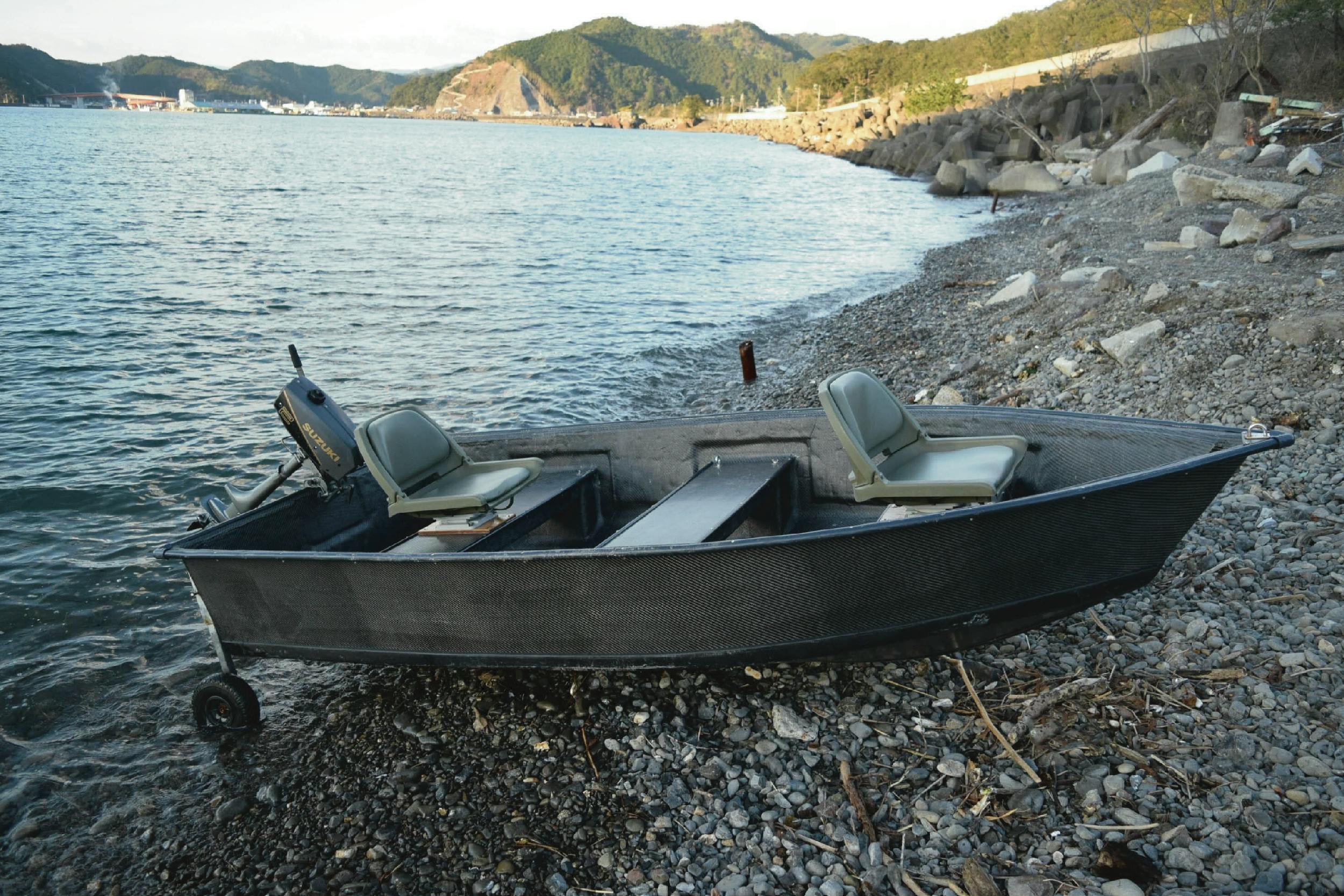 自作カーボンボートでの釣りの様子 Campfire キャンプファイヤー