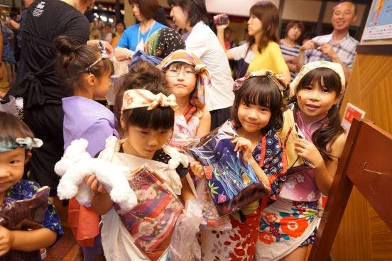 新潟発のお祭り 風呂敷のファッションショーで風呂敷の本当の魅力を伝えたい Campfire キャンプファイヤー
