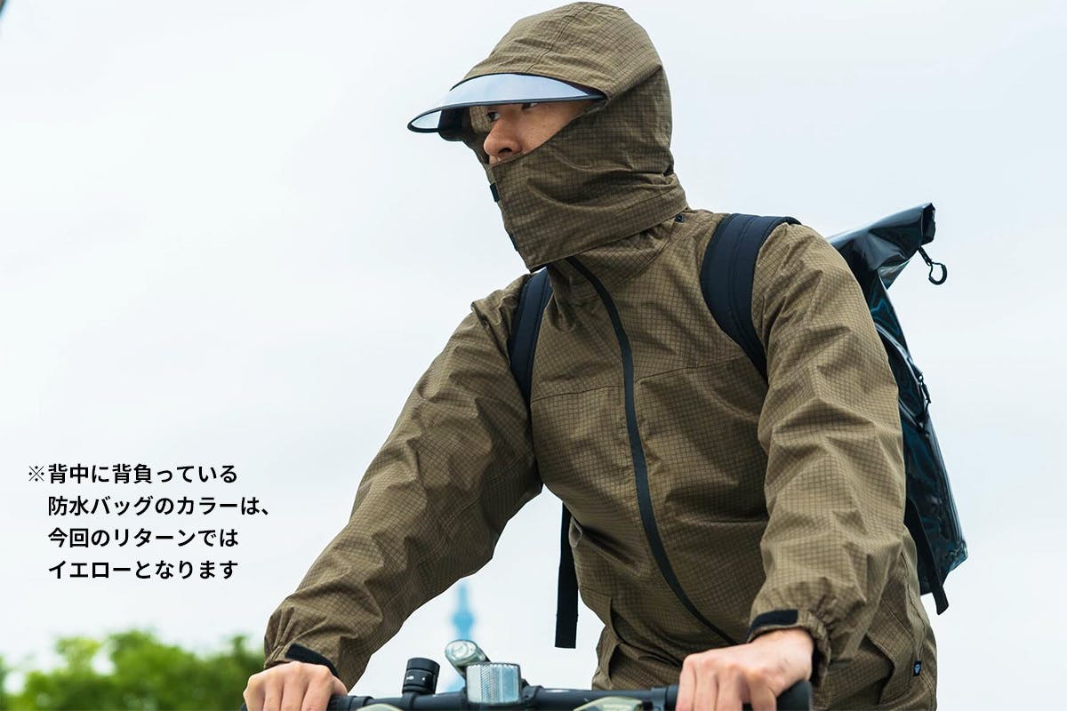 雨の自転車を安全に！特許フード搭載の革新的レインウェア＋防水バッグ