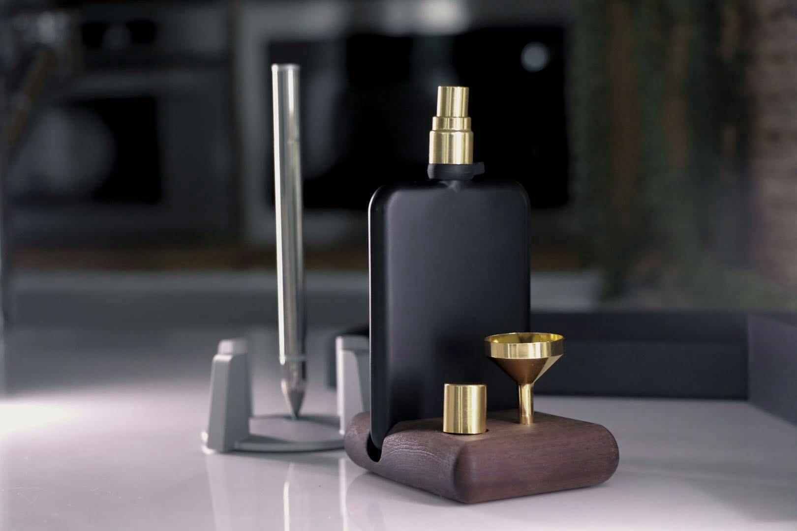 ファッションに インテリアに オフィスに 消毒液専用スプレーボトル アミュレットの幅広い使い道 Campfire キャンプファイヤー ファッションに インテリアに オフィスに 消毒液専用スプレーボトル アミュレットの幅広い使い道 Campfire キャンプファイヤー