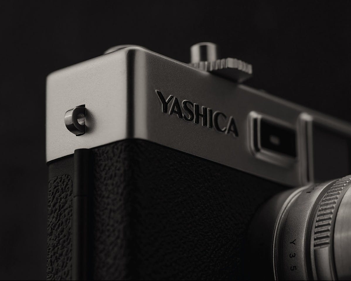 前例のないカメラ YASHICA Y35 デジタルでフィルムのような写真 前例のないカメラ YASHICA Y35 デジタルでフィルムのような写真