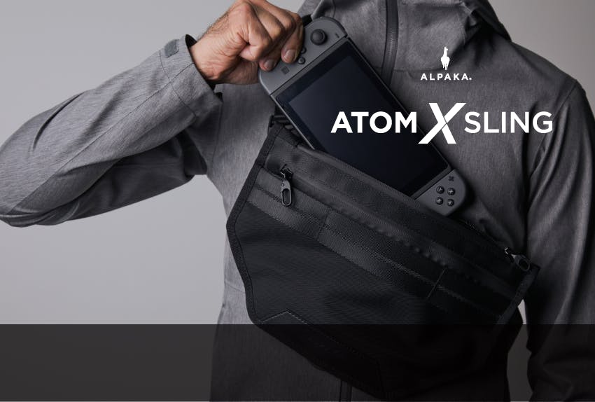 軽量コンパクトで先進素材を採用したスリングバッグ「Atom X Sling