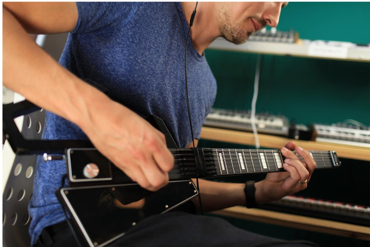Jammy】ギターのスキルで様々な楽器が演奏できるポータブルMIDIギター ...