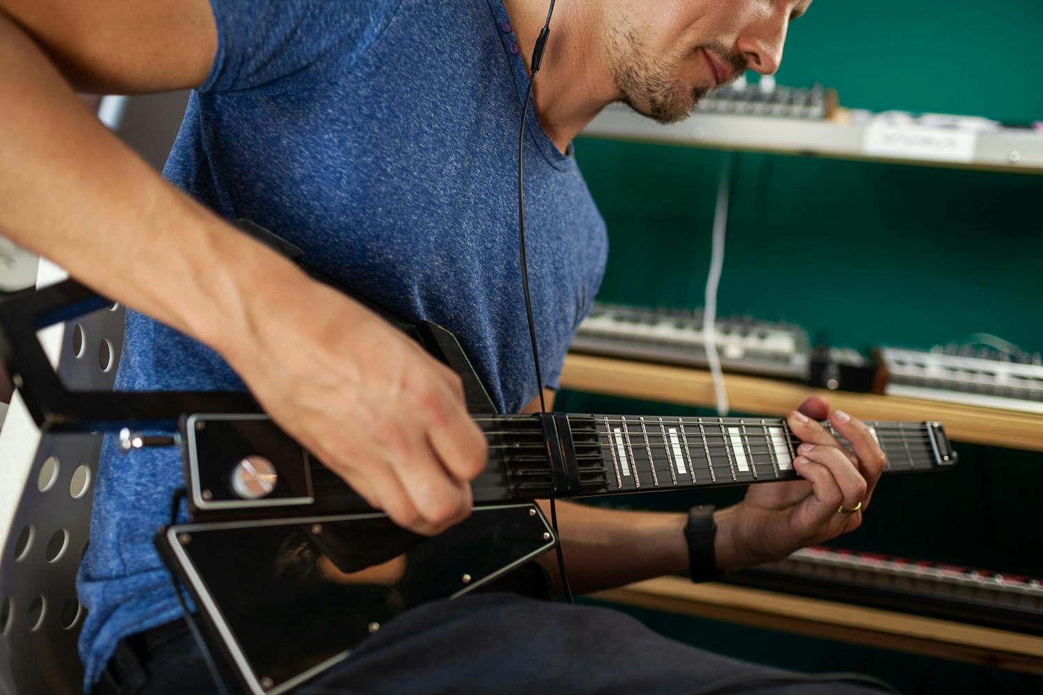 Jammy E ギター型MIDIコントローラー - 楽器、器材