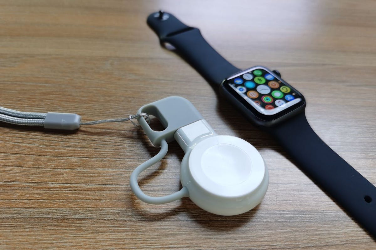 両面使用できるコンパクトapple Watch ポータブルワイヤレス充電器 Campfire キャンプファイヤー 両面使用できるコンパクトapple Watch ポータブルワイヤレス充電器 Campfire キャンプファイヤー