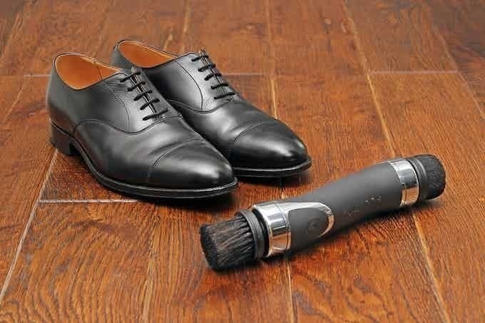 靴磨きをいつでも簡単に 手も汚れないポータブル電動靴磨き Equerry Campfire キャンプファイヤー 靴磨きをいつでも簡単に 手も汚れないポータブル電動靴磨き Equerry Campfire キャンプファイヤー