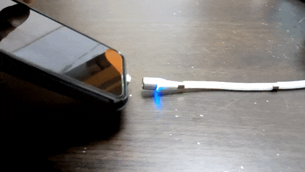 キレイにまとまる『絡まらない』充電ケーブル！ 特許取得のマグネット式で楽々収納。 CAMPFIRE (キャンプファイヤー)