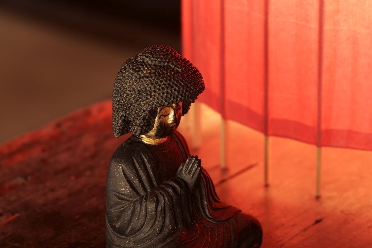 光の仏像展」in 祇園プロジェクト ～京の花街で仏像を愛でる
