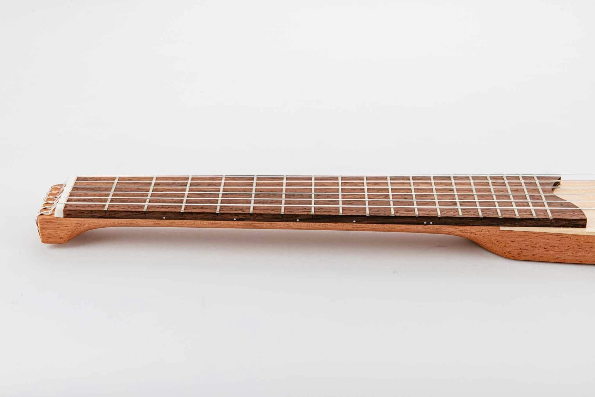 イヤホン一つで自分だけの世界を作り出す自分専用のギター「Klang」