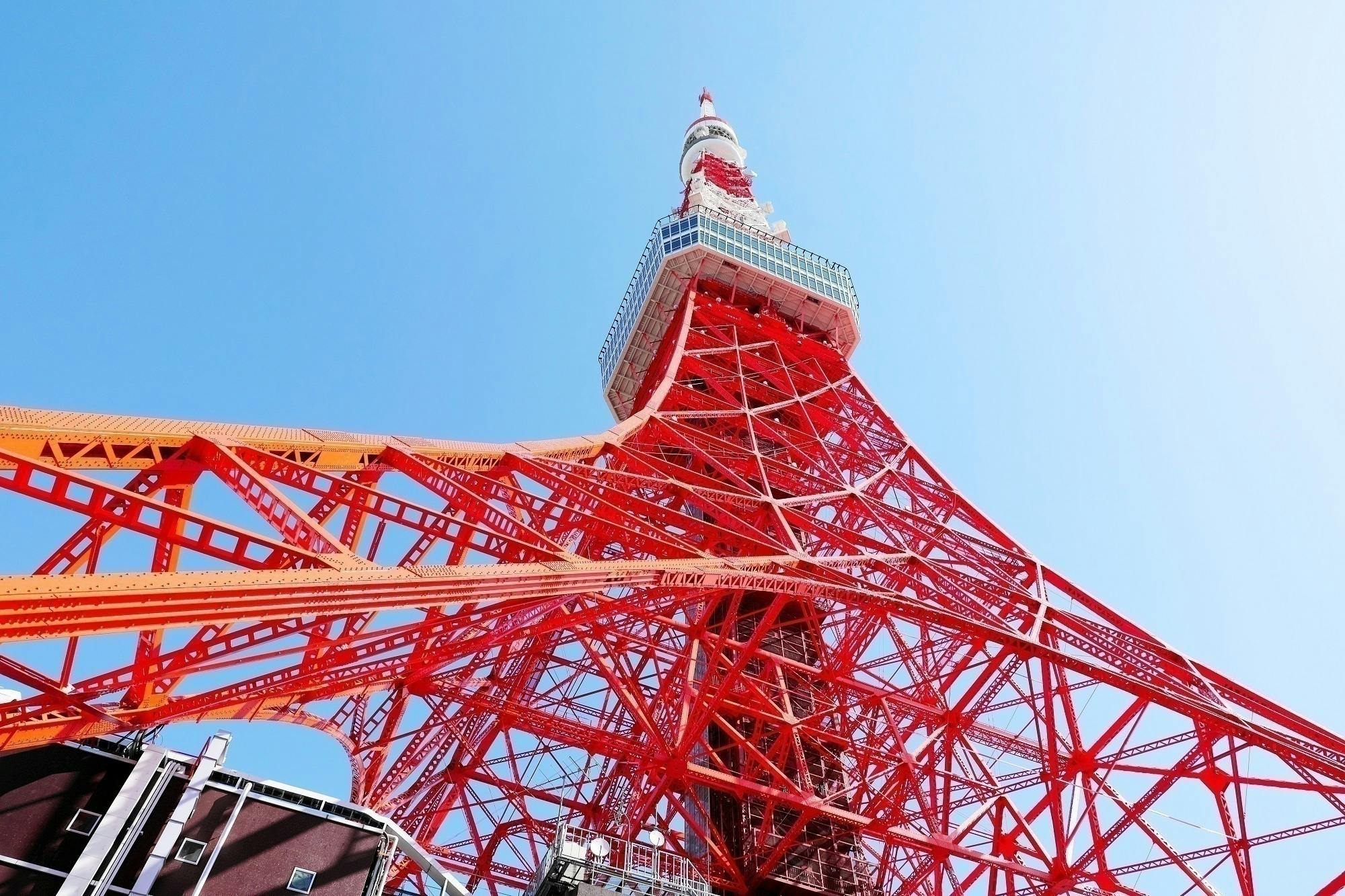 上を向いて歩こう！東京タワーのライトアップが、皆さんに元気を与え