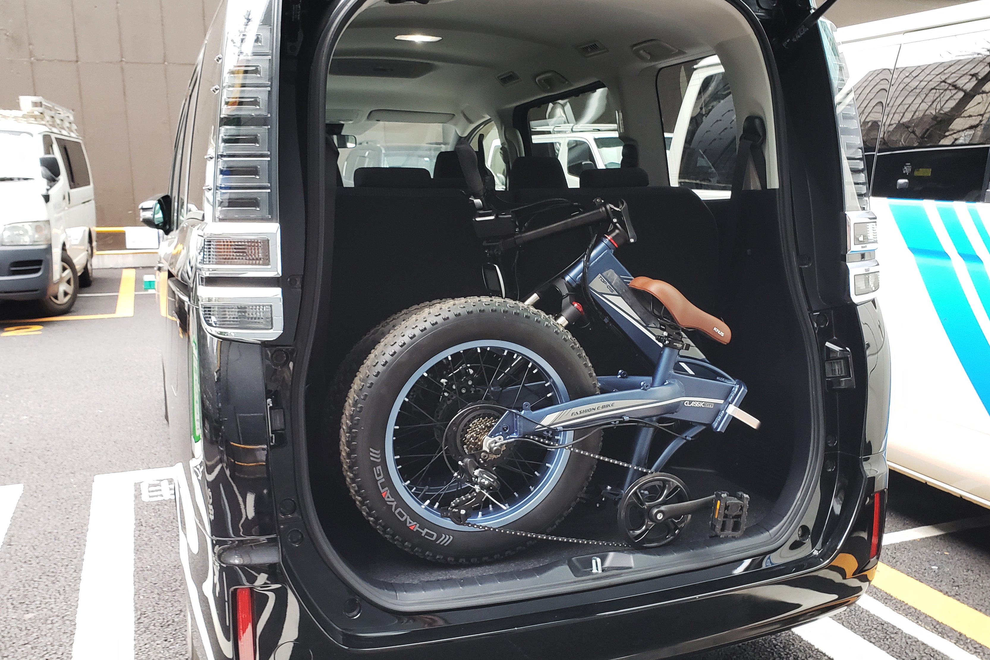 目立ち度超MAX】極太タイヤの折りたたみスポーツ電動自転車