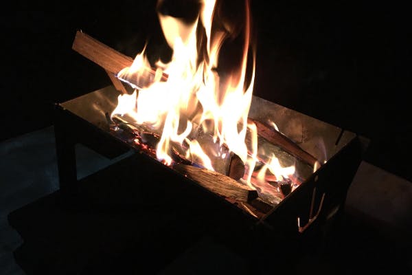 無骨で頑丈 炭も使える焚き火台 山彦 Campfire キャンプファイヤー