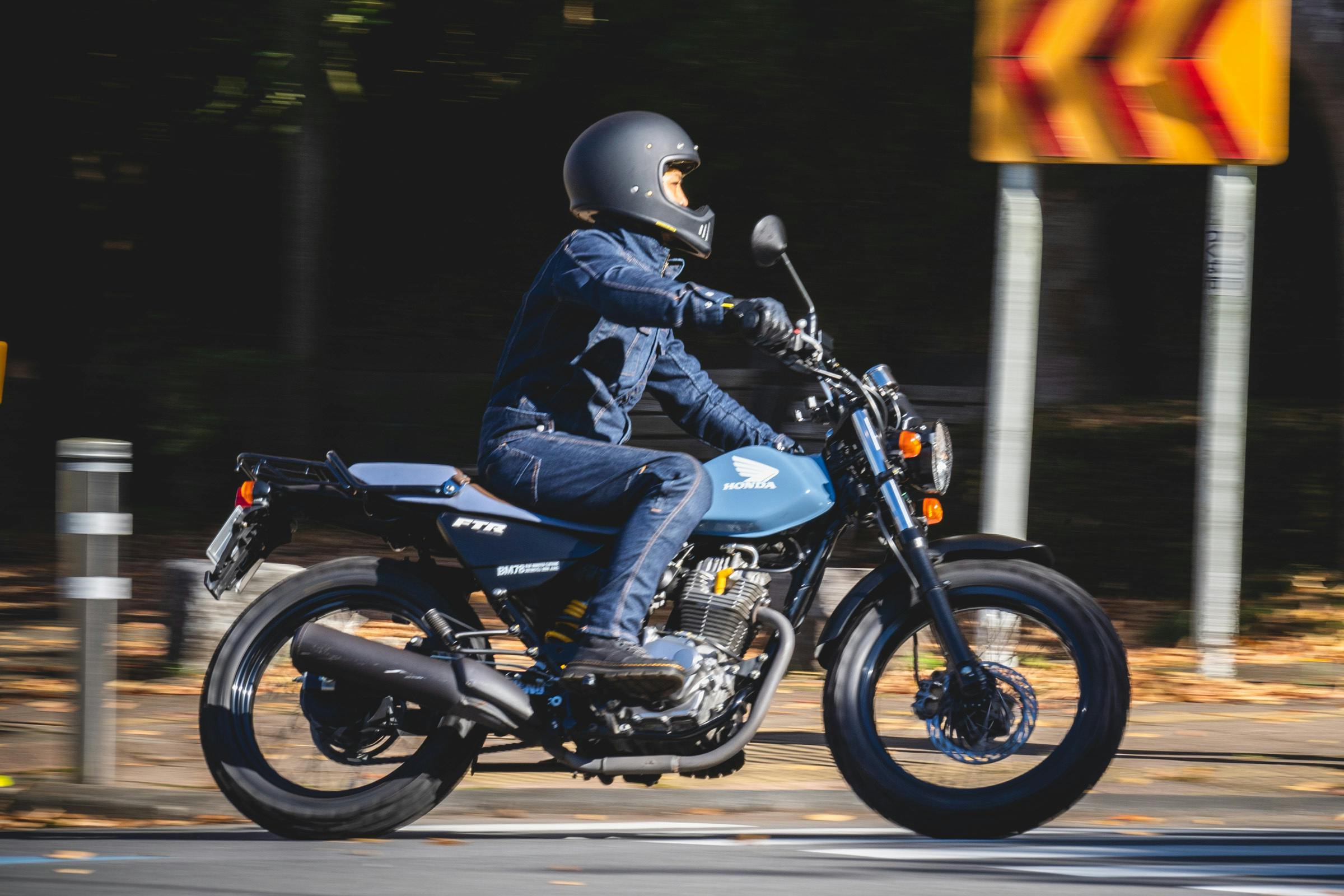 ライダーの声から生まれた バイク生活を最適化するライダー専用デニムウェア が完成 Campfire キャンプファイヤー ライダーの声から生まれた バイク生活を最適化するライダー専用デニムウェア が完成 Campfire キャンプファイヤー