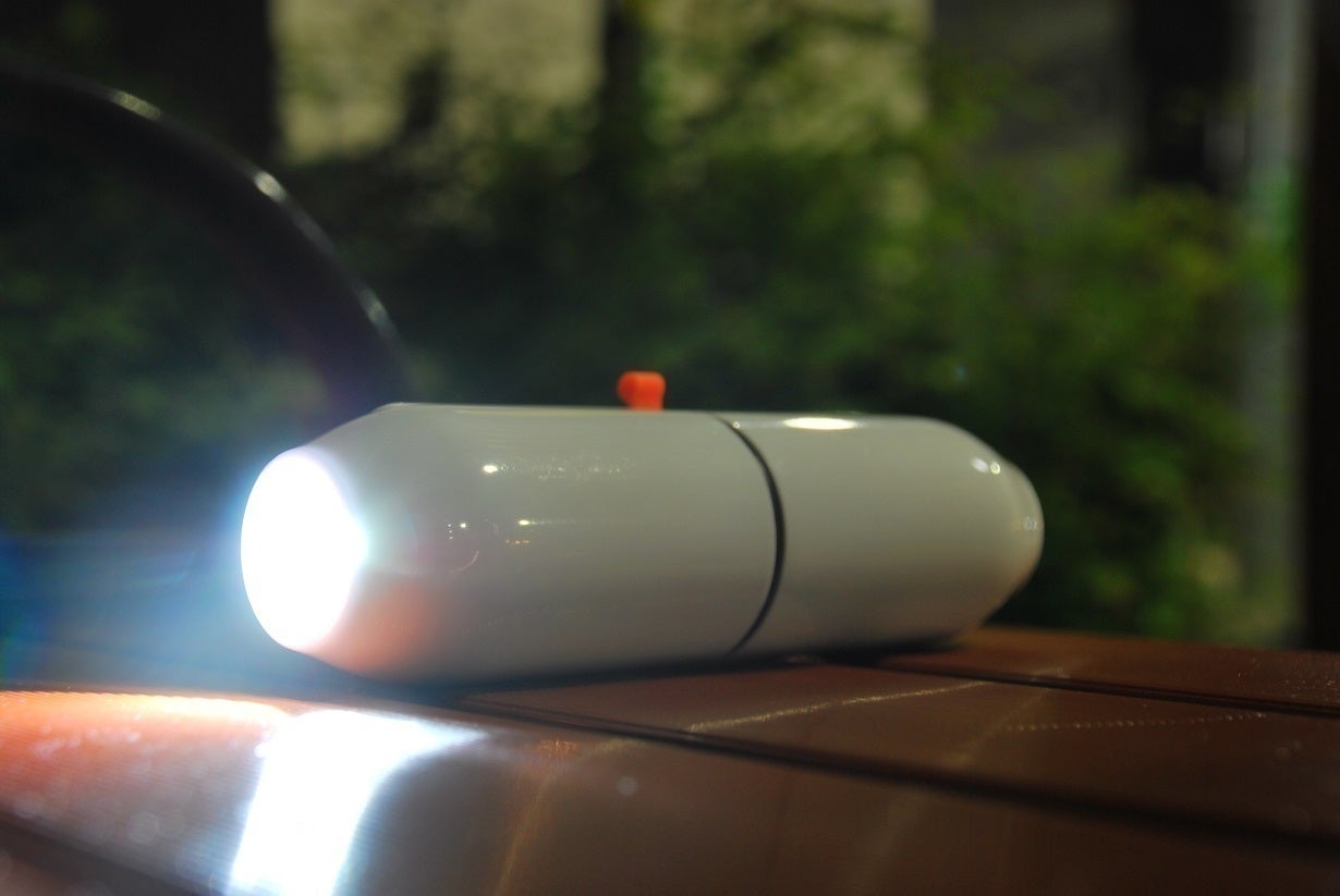 巻き取れるソーラーパネルを内蔵したモバイルバッテリー Campfire キャンプファイヤー 巻き取れるソーラーパネルを内蔵したモバイルバッテリー Campfire キャンプファイヤー