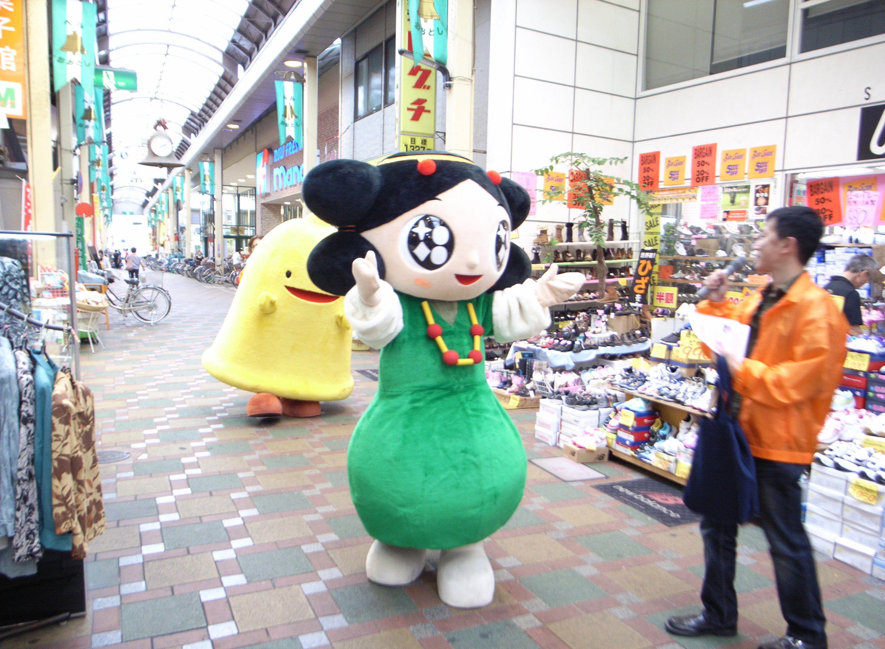 大阪寝屋川市 ベル大利商店街ベルちゃん・としちゃん 着ぐるみ修繕