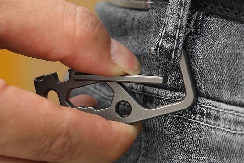 一生モノのチタンとの出会い 多機能純チタンカラビナ Campfire キャンプファイヤー 一生モノのチタンとの出会い 多機能純チタンカラビナ Campfire キャンプファイヤー