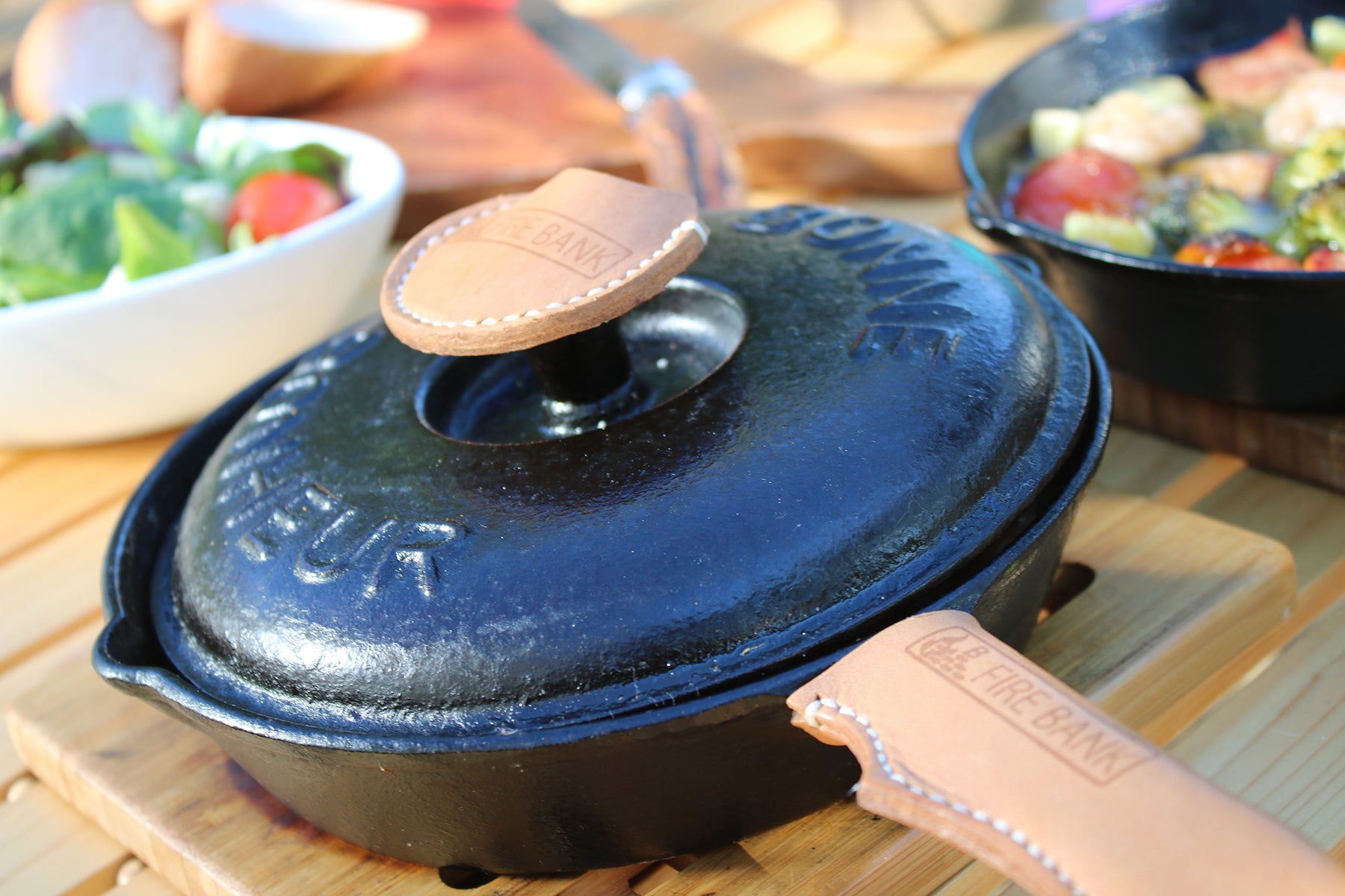 使えば使うほどスキレットに馴染む 本革ハンドルカバー ふたカバー Campfire キャンプファイヤー 使えば使うほどスキレットに馴染む 本革ハンドルカバー ふたカバー Campfire キャンプファイヤー