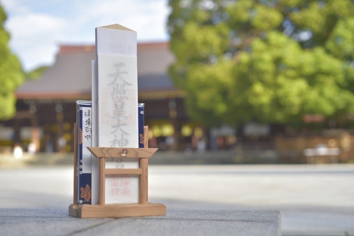 再登場 神様の居場所 神木 屋久杉で作る水晶鳥居付き 御札 御朱印帳飾り Campfire キャンプファイヤー 再登場 神様の居場所 神木 屋久杉で作る水晶鳥居付き 御札 御朱印帳飾り Campfire キャンプファイヤー