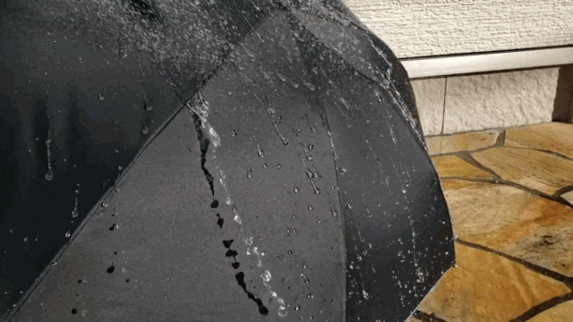 傘の常識をくつがえす ワンプッシュ開閉の逆折り傘で 雨の日をスマートに Campfire キャンプファイヤー 傘の常識をくつがえす ワンプッシュ開閉の逆折り傘で 雨の日をスマートに Campfire キャンプファイヤー